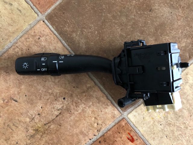 bontott TOYOTA AVENSIS VERSO Bal Kormánykapcsoló Irányjelző
