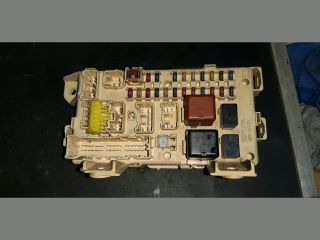 bontott TOYOTA AVENSIS VERSO Biztosítéktábla Utastér