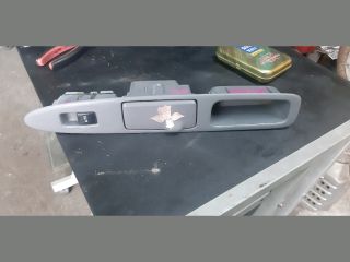 bontott TOYOTA AVENSIS VERSO Jobb hátsó Ablakemelő Kapcsoló