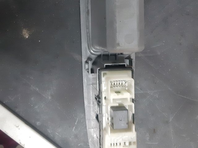 bontott TOYOTA AVENSIS VERSO Jobb hátsó Ablakemelő Kapcsoló