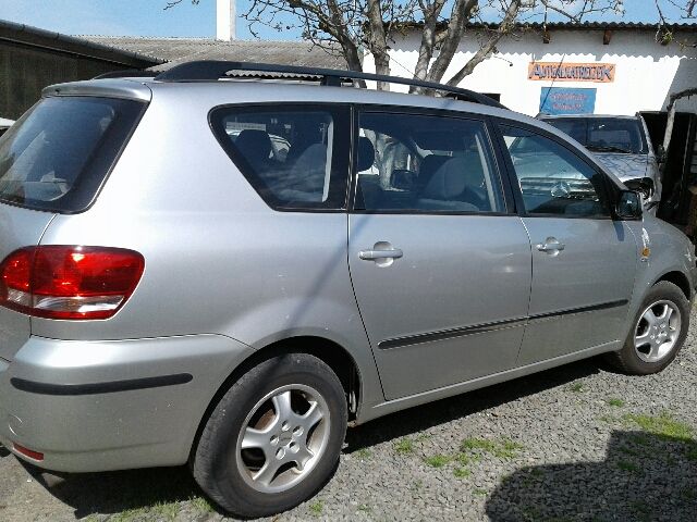 bontott TOYOTA AVENSIS VERSO Jobb Hátsó Lámpa