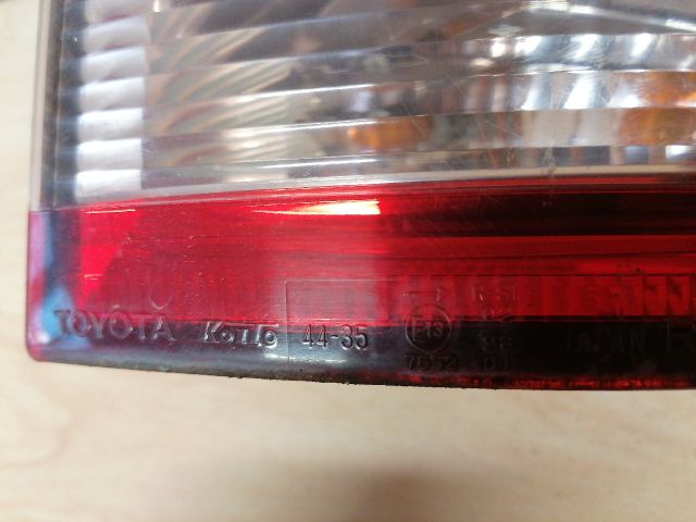 bontott TOYOTA AVENSIS VERSO Jobb Külső Hátsó Lámpa