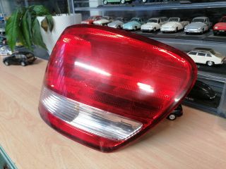 bontott TOYOTA AVENSIS VERSO Jobb Külső Hátsó Lámpa