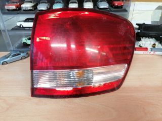 bontott TOYOTA AVENSIS VERSO Jobb Külső Hátsó Lámpa