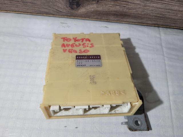 bontott TOYOTA AVENSIS VERSO Komfort Elektronika