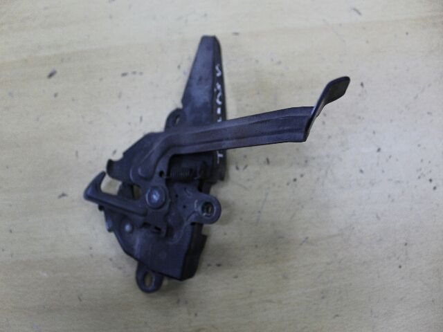 bontott TOYOTA AVENSIS VERSO Motorháztető Zárszerkezet