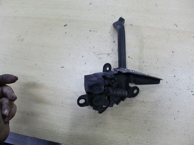 bontott TOYOTA AVENSIS VERSO Motorháztető Zárszerkezet