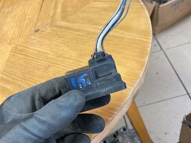 bontott TOYOTA AVENSIS VERSO Relé