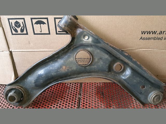 bontott TOYOTA AYGO Bal első Lengőkar