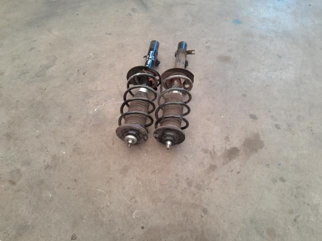 bontott TOYOTA AYGO Első Lengéscsillapító Pár