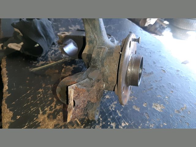 bontott TOYOTA AYGO Jobb első Csonkállvány Kerékaggyal