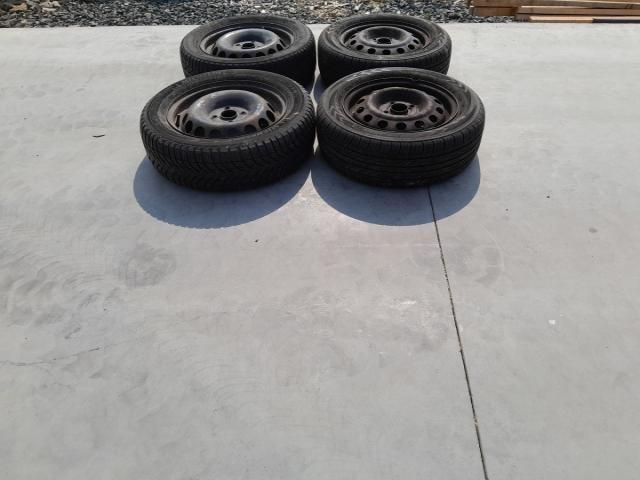 bontott TOYOTA AYGO Acélfelni Szett Gumival