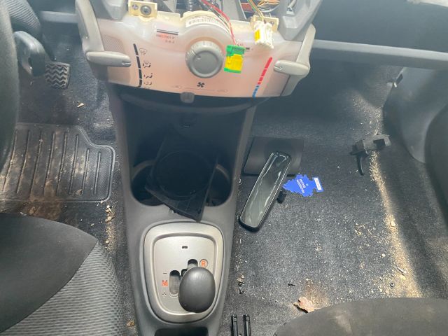 bontott TOYOTA AYGO Bal első Ablaktörlő Kar