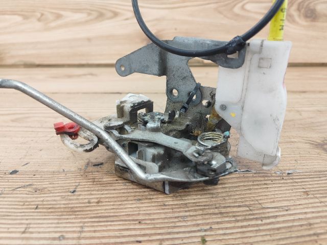 bontott TOYOTA AYGO Bal első Ajtózár