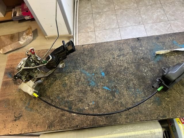 bontott TOYOTA AYGO Bal első Ajtózár