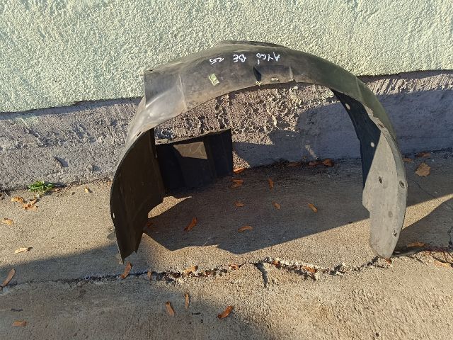 bontott TOYOTA AYGO Bal első Első Dobbetét (Kerékjárati, Műanyag)