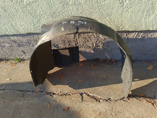 bontott TOYOTA AYGO Bal első Első Dobbetét (Kerékjárati, Műanyag)