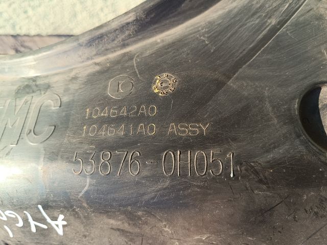 bontott TOYOTA AYGO Bal első Első Dobbetét (Kerékjárati, Műanyag)