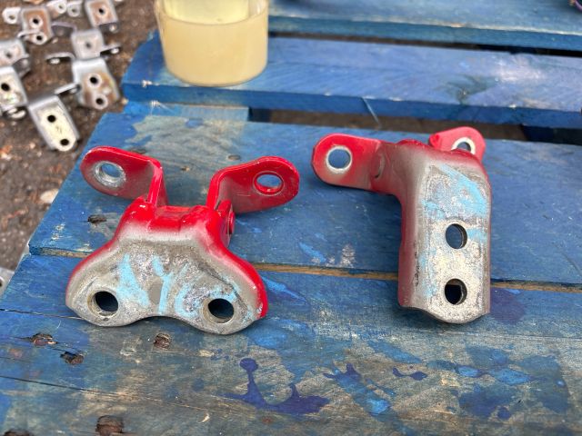 bontott TOYOTA AYGO Bal első Zsanér