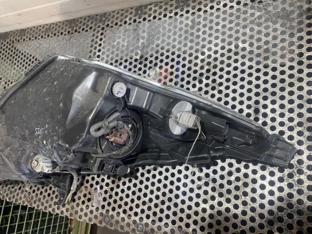 bontott TOYOTA AYGO Bal Fényszóró