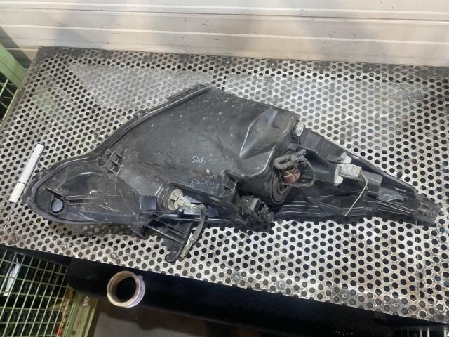 bontott TOYOTA AYGO Bal Fényszóró