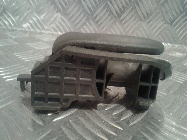 bontott TOYOTA AYGO Bal hátsó Belső Kilincs