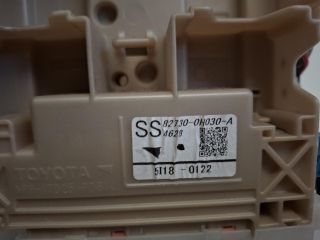 bontott TOYOTA AYGO Biztosítéktábla Utastér