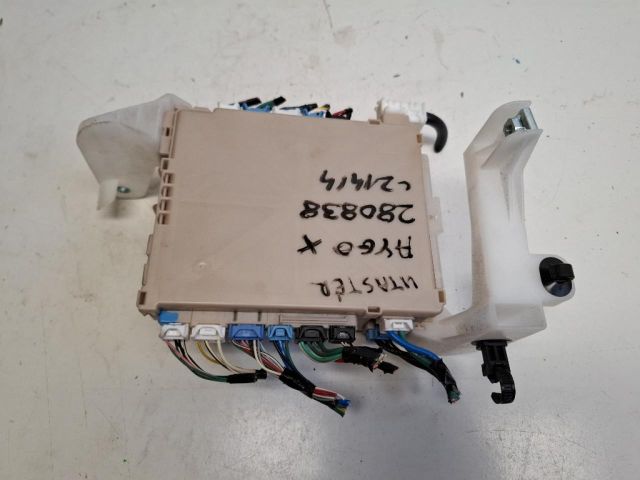 bontott TOYOTA AYGO Biztosítéktábla Utastér