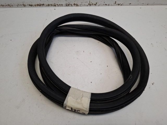 bontott TOYOTA AYGO Csomagtérajtó Gumikéder