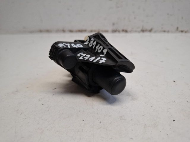 bontott TOYOTA AYGO Csomagtérajtó Kilincs