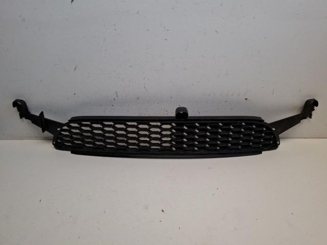 bontott TOYOTA AYGO Első Lökhárító Alsó Középső Díszrács