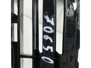 bontott TOYOTA AYGO Első Lökhárító Alsó Középső Díszrács