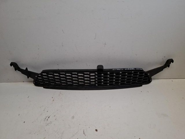 bontott TOYOTA AYGO Első Lökhárító Alsó Középső Díszrács