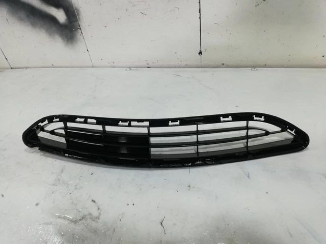 bontott TOYOTA AYGO Első Lökhárító Alsó Középső Díszrács