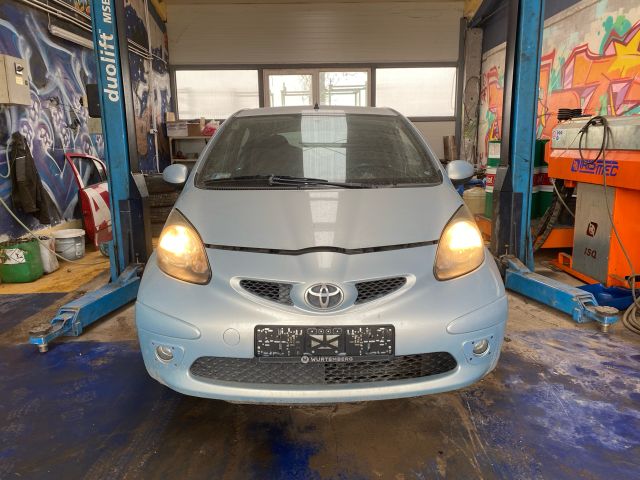 bontott TOYOTA AYGO Első Lökhárító (Részeivel)