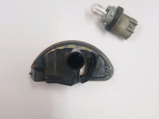 bontott TOYOTA AYGO Hátsó Rendszámtábla Világítás