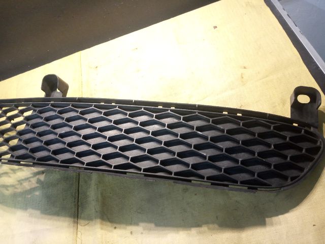 bontott TOYOTA AYGO Hűtőrács