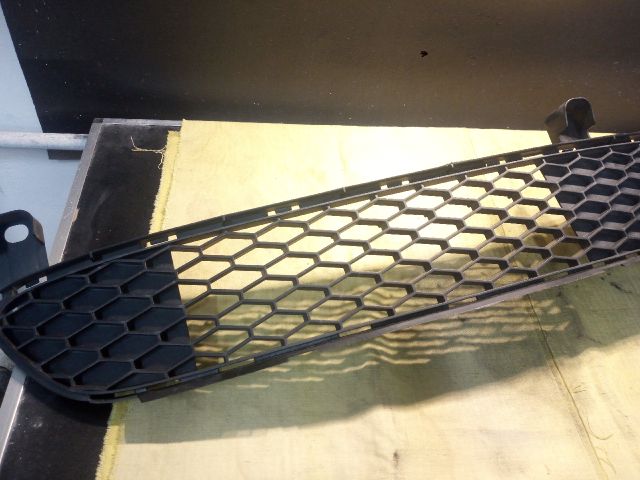 bontott TOYOTA AYGO Hűtőrács