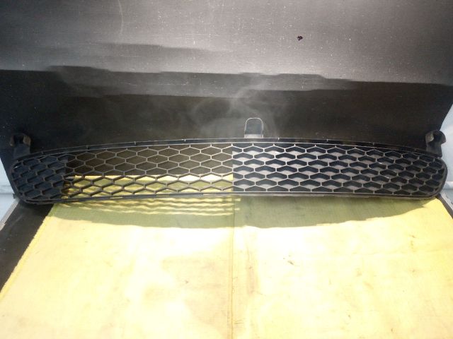 bontott TOYOTA AYGO Hűtőrács