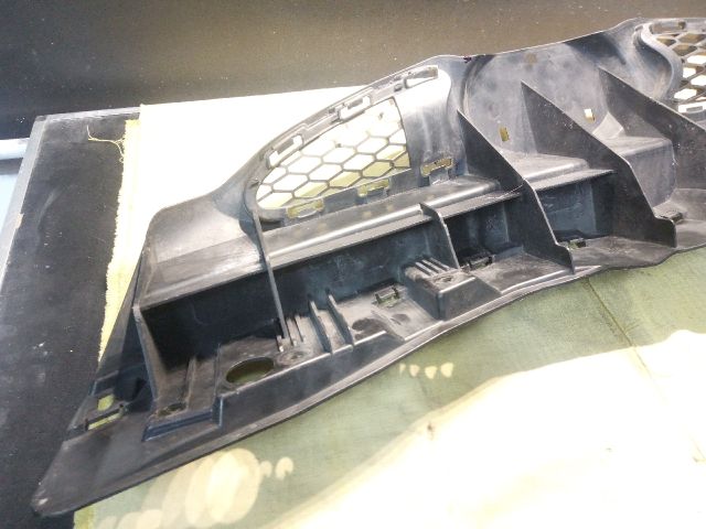 bontott TOYOTA AYGO Hűtőrács