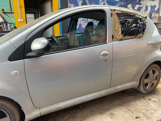 bontott TOYOTA AYGO Jobb első Ablaktörlő Kar