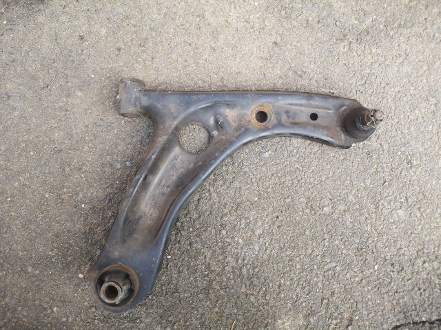 bontott TOYOTA AYGO Jobb első Lengőkar