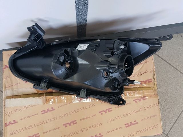 bontott TOYOTA AYGO Jobb Fényszóró