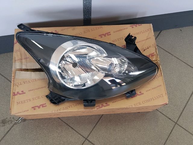 bontott TOYOTA AYGO Jobb Fényszóró