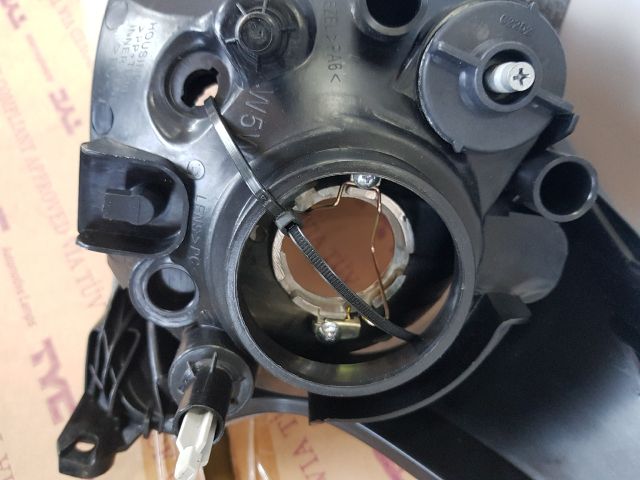 bontott TOYOTA AYGO Jobb Fényszóró