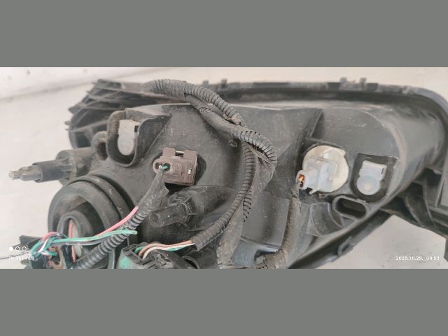 bontott TOYOTA AYGO Jobb Fényszóró