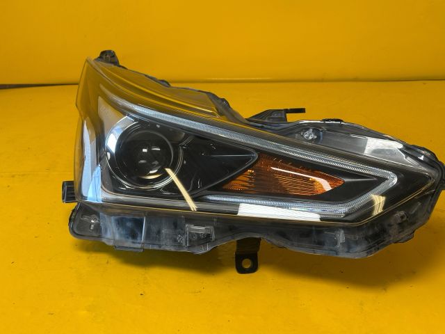 bontott TOYOTA AYGO Jobb Fényszóró