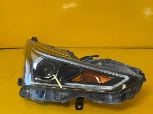 bontott TOYOTA AYGO Jobb Fényszóró