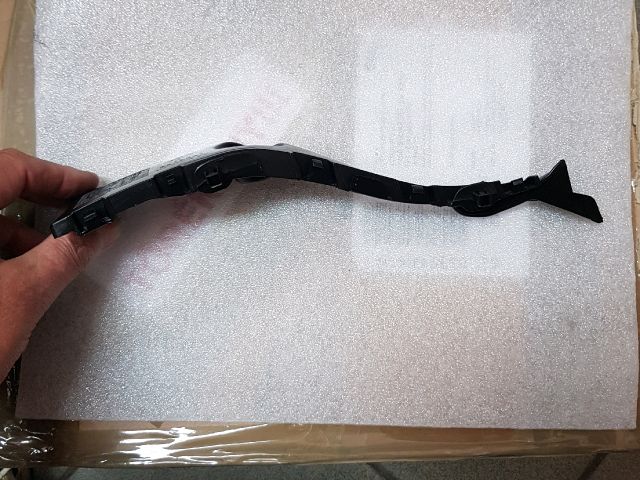 bontott TOYOTA AYGO Jobb hátsó Lökhárító Tartó (Műanyag)