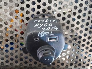 bontott TOYOTA AYGO Szivargyújtó Aljzat